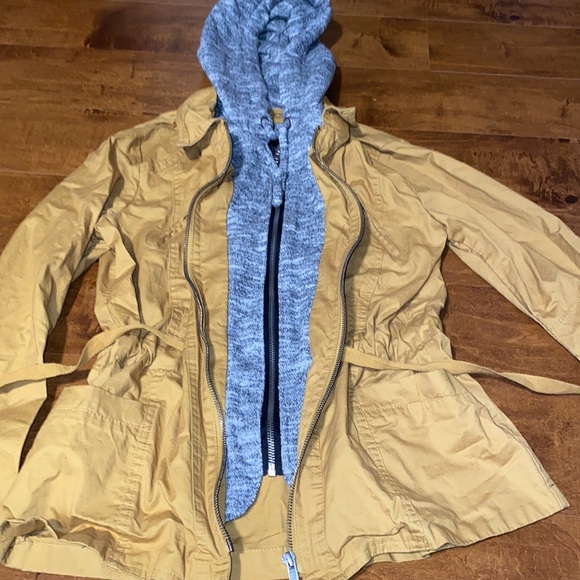 Mustard jacket 🧥 - Picture 2 of 3